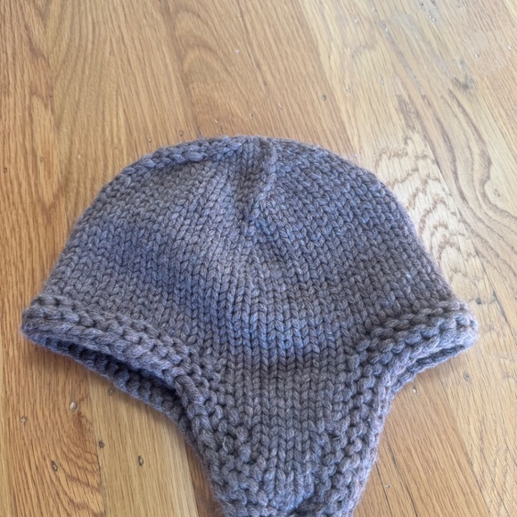 DemyLee Soft (merino?) wool hat hardly worn - Picture 3 of 3